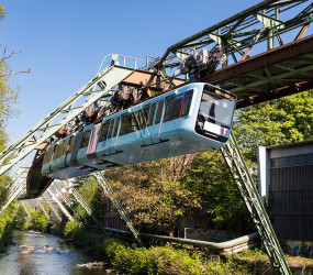 Вуппертальская подвесная железная дорога — старейшая в мире