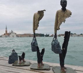 Необычные скульптуры путешественников Бруно Каталано