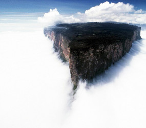 Уникальная гора Рорайма на стыке Бразилии, Венесуэлы и Гайаны