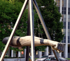 Части тела – самые жуткие скульптуры