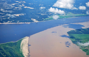 Встреча вод рек Риу-Негру и Рио- Солимойнс – фотографии Бразилии