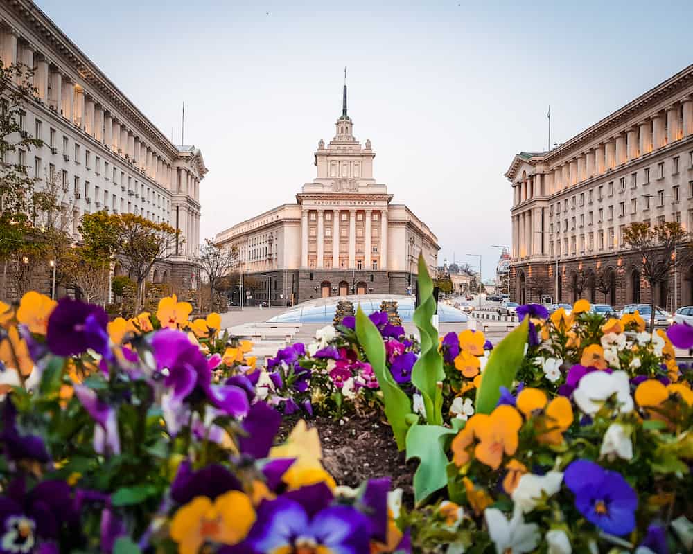 Ларго — архитектурный ансамбль из трех зданий в центре Софии