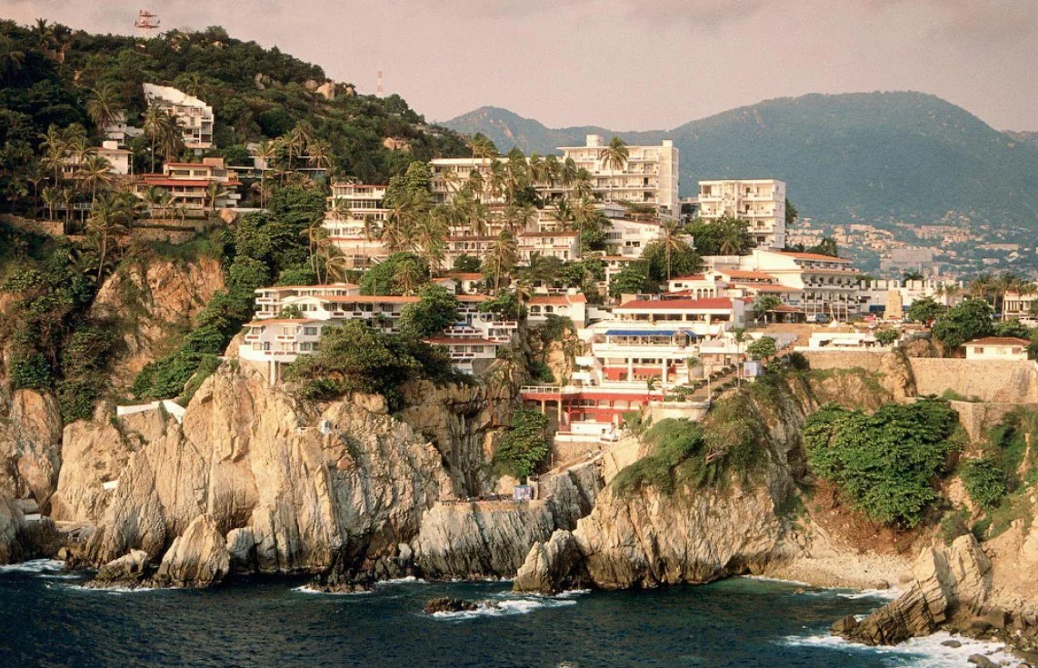 Акапулько — один из старейших и самых популярных морских курортов Мексики