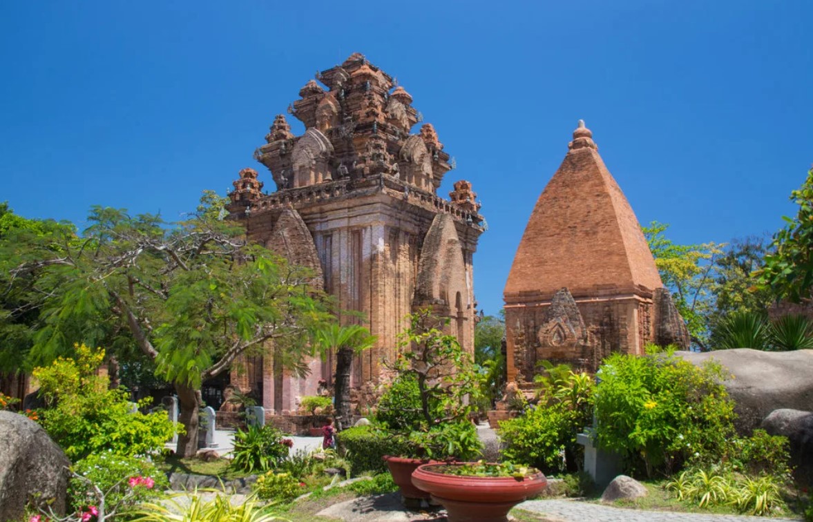 Башни По Нагар или Чамские башни - древний храмовый комплекс