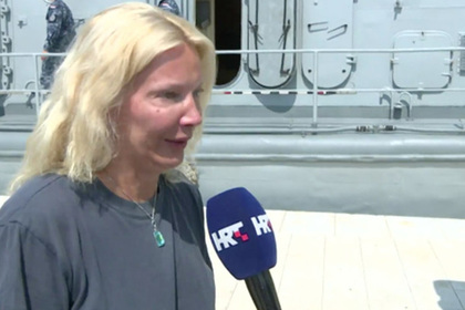 Туристка упала за борт круизного лайнера и спаслась благодаря йоге и пению Туристка упала за борт круизного лайнера и спаслась благодаря йоге и пению