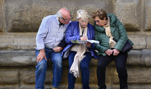 Туристам во Флоренции не разрешается сидеть на ступеньках церквей Туристам во Флоренции не разрешается сидеть на ступеньках церквей