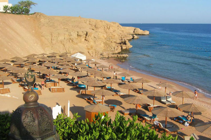 Один из четырёх пляжей Movenpick Naama Bay Один из четырёх пляжей Movenpick Naama Bay