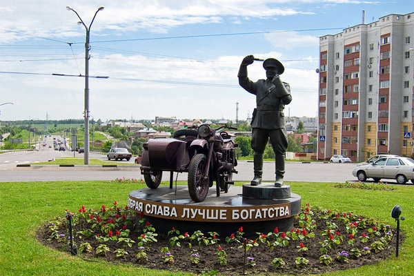 Памятник самому честному гаишнику в Белгороде Памятник самому честному гаишнику в Белгороде